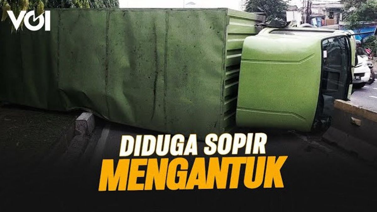 VIDEO: Diduga Sopir Mengantuk, Truk Ekspedisi Tabrak Separator ...