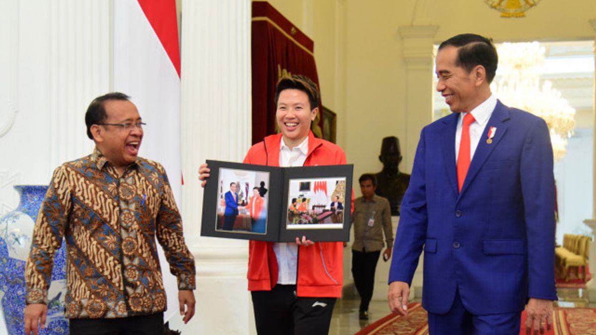 Badminton player Liliyana Natsir bids farewell to Jokowi in a memoir today, January 29, 2019