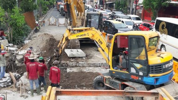 Atasi Banjir, Pemkot Surabaya Bangun Saluran Air Terkoneksi ke Laut