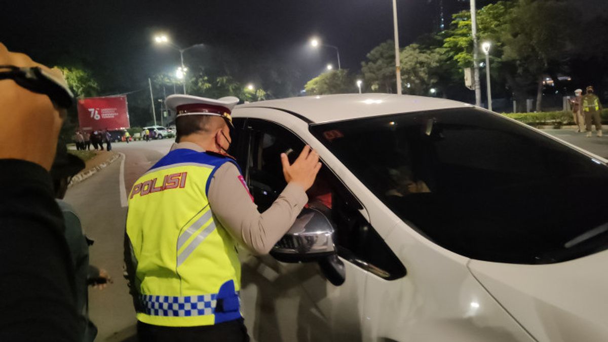 Jakarta Dernières Nouvelles: PPKM S’applique, Metro Police Sekat Sudirman Line Tôt Aujourd’hui