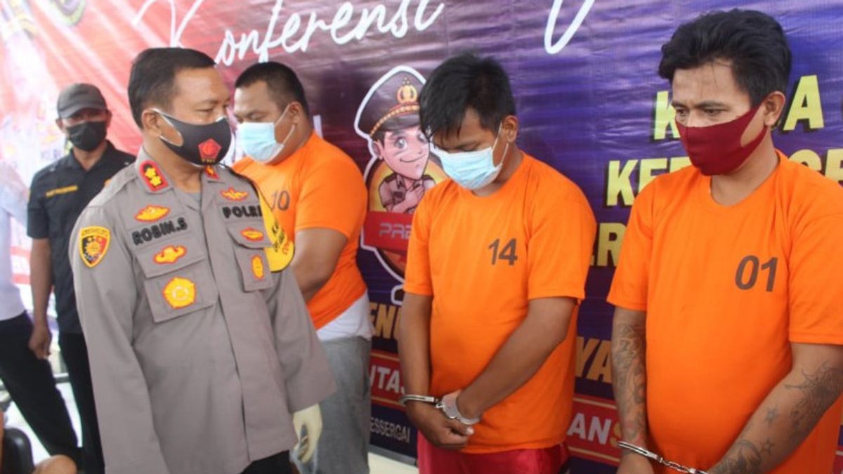 Trois Auteurs De L’incendie D’une Voiture De Police Dans Le Nord De Sumatra Arrêtés