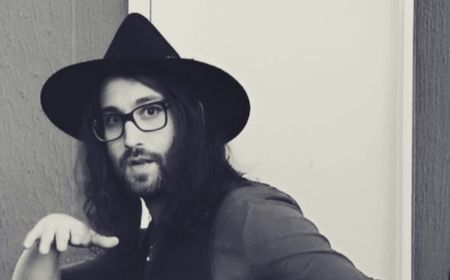 Bermusik Jadi Cara Sean Ono Lennon Lebih Mengenal Sosok John Lennon