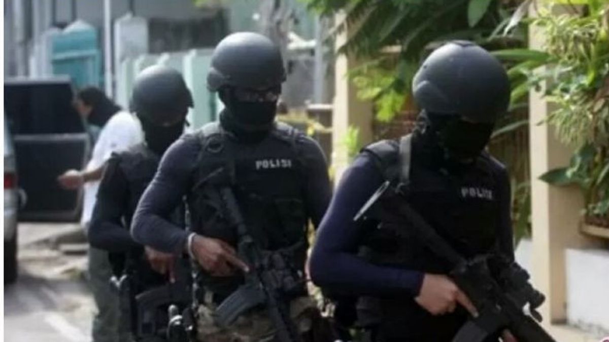  Densus 88 Arrestations Antiterroristes Attentat Terroriste à La Bombe Contre La Cathédrale De Makassar