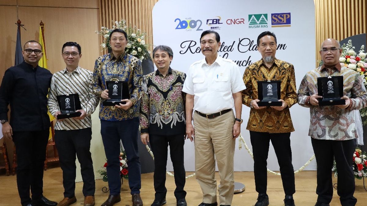 جاكرتا - تساهم شركة CBL Indonesia Investment في تجديد فضاء فئة FEB UI والمناقشات الاقتصادية نحو إندونيسيا الذهبية 2045