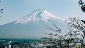 Akhirnya Turun Salju di Gunung Fuji