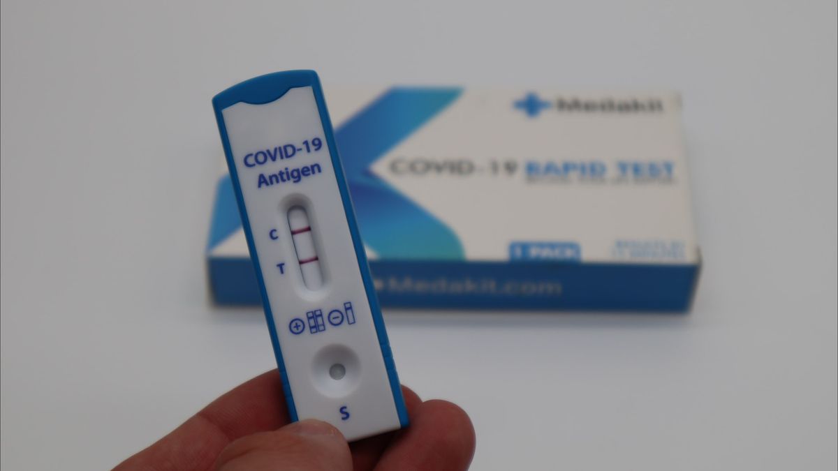  バニュワンギでの検査なしのCOVID-19抗原症例の疑いのある2人の臨床役員