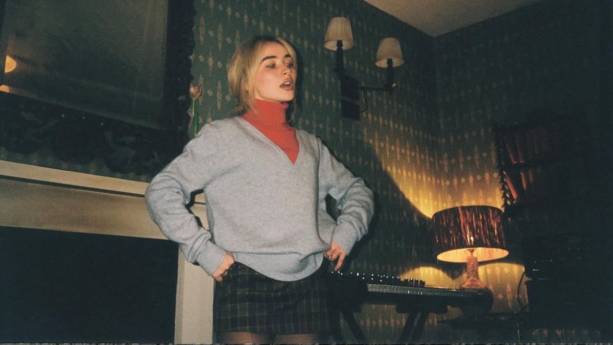萨布丽娜·卡彭特(Sabrina Carpenter)通过男人的最佳朋友专辑肯定了魅力和存在