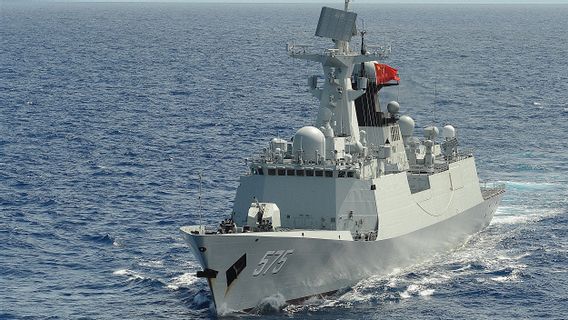 在东京尖阁列岛附近发现的中国和俄罗斯军舰：日本将果断但冷静地做出回应