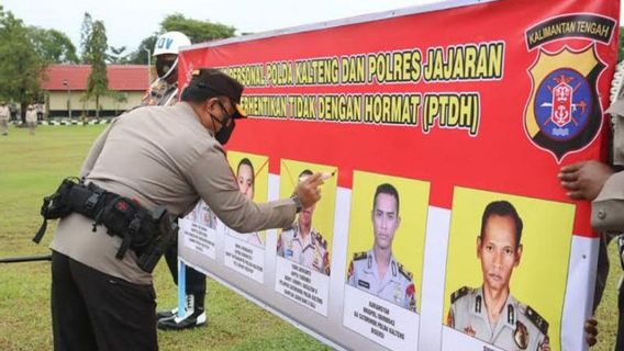 30 Days Of Skipping Work And Hooked On Drugs, These 5 Police Faces Are Crossed Out By The Central Kalimantan Police Chief, A Symbol Of Dismissal