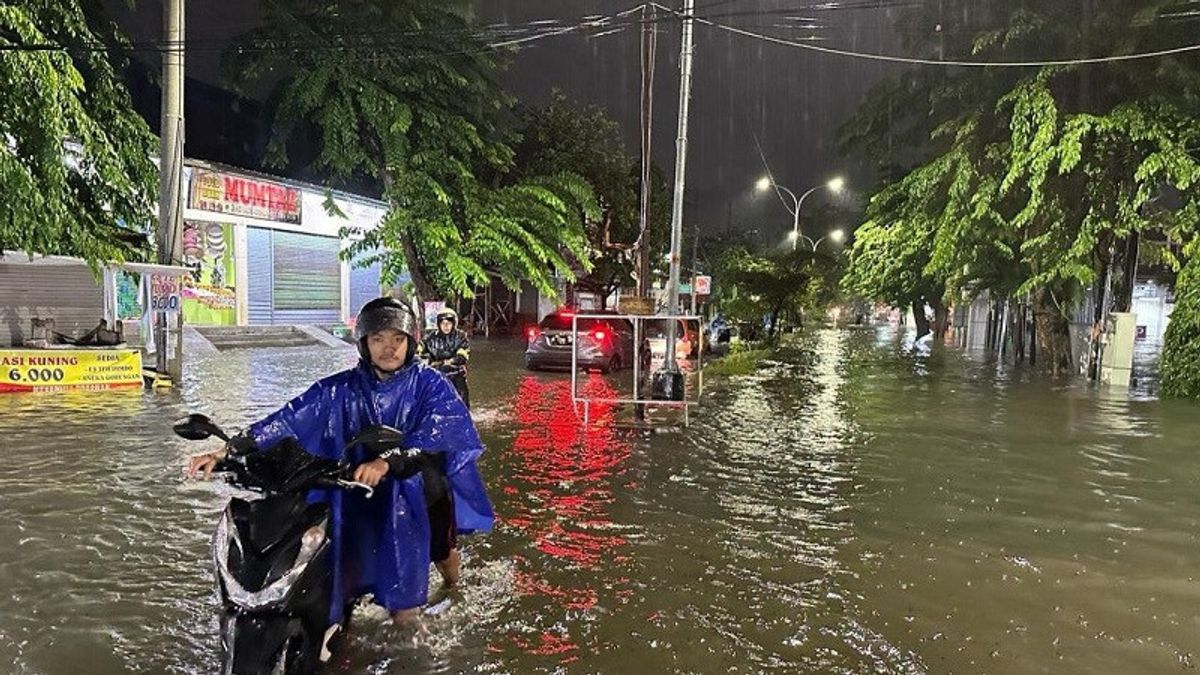 アラート、11月初旬のジャカルタ海岸のロブハントゥイ洪水
