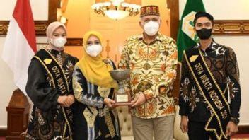Jadi Duta Wisata Indonesia, Abang Inong Aceh Dijanjikan Beasiswa oleh Gubernur Aceh