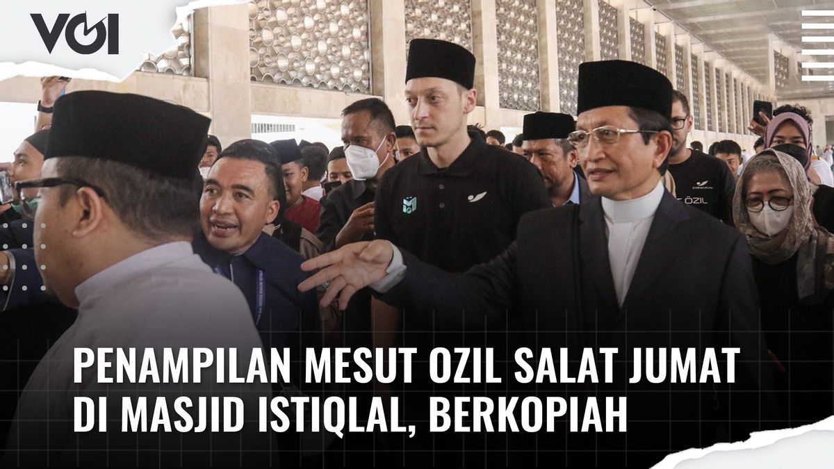 VIDEO: Penampilan Mesut Ozil Salat Jumat di Masjid Istiqlal, Berkopiah