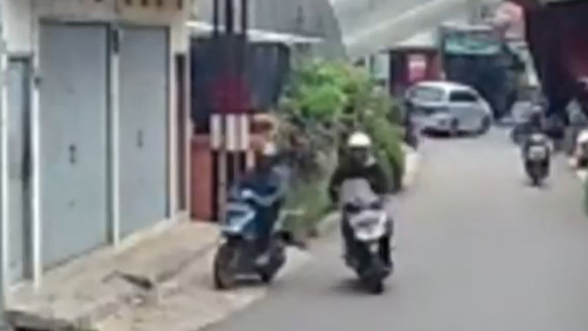 闭路电视摄像机盗窃摩托车在西拉卡斯，受害者：它经常发生