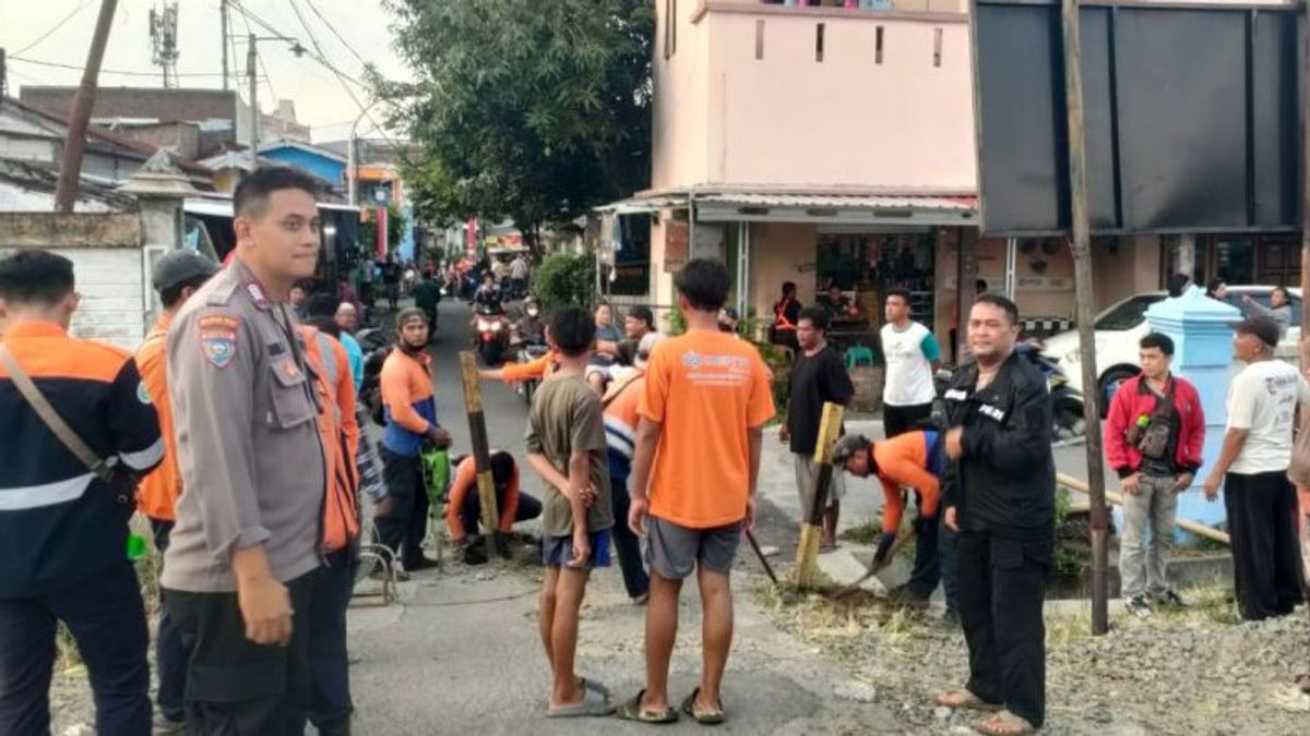 Ibu Luka-luka, Anaknya Tewas Usai Motor Ditabrak Kereta Api di Perlintasan Sadewa Semarang