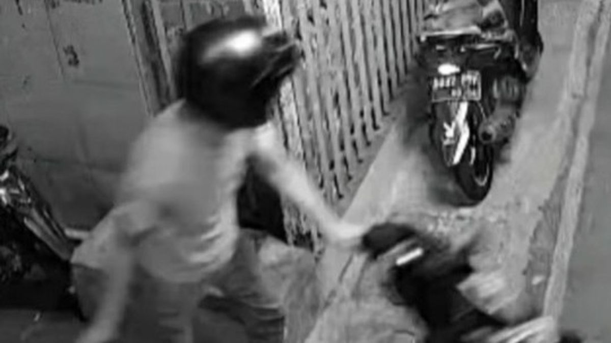 Cipayung Jaktim被称为犯罪脆弱:Raib清真寺朝圣者的摩托车在黎明祈祷中被抛在后面时被盗