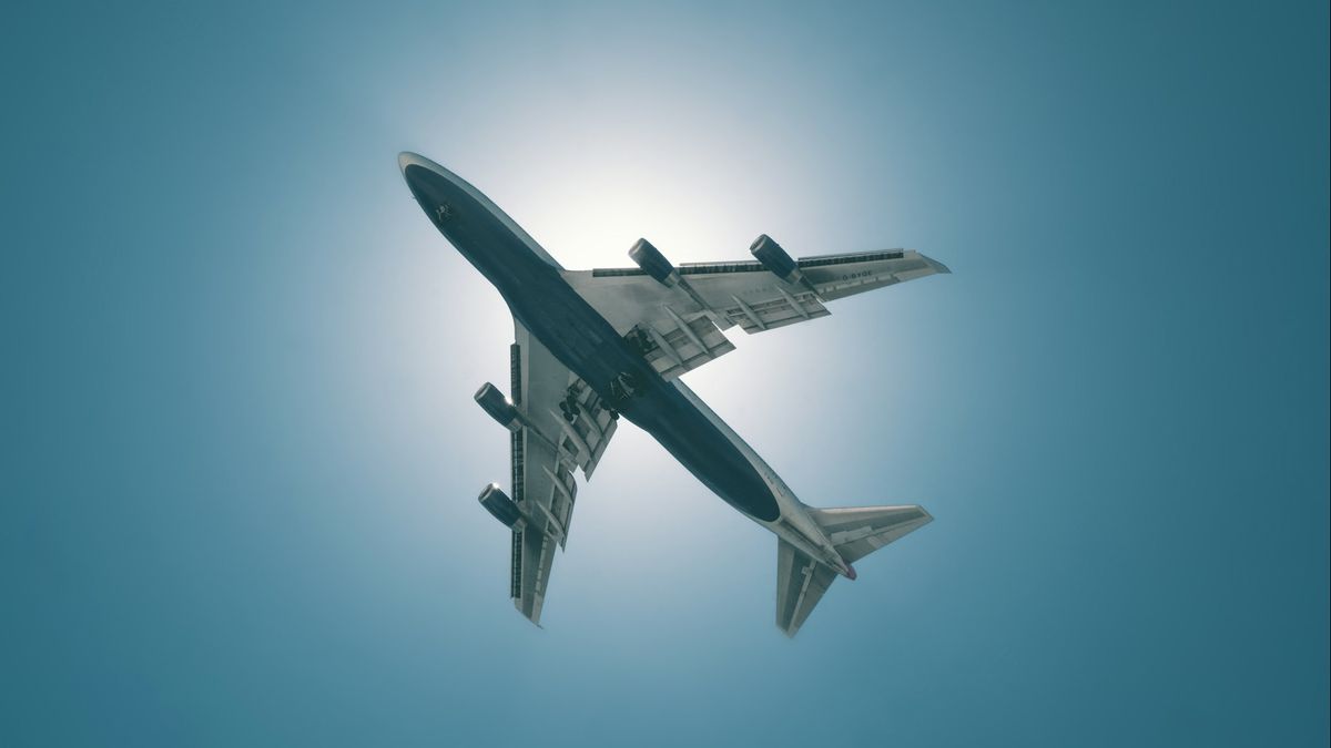 Maskapai Hentikan Penerbangan ke Venezuela Gegara Trump Kumpulkan Kapal Perang AS