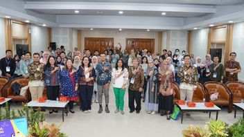 UGMに出席する、メルクヤングサイエンティストロードショー2025:インドネシアの若い研究者の世代にインスピレーションを与える