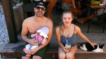 アマンダ・セイフライド、2人の子供をスポットライトから遠ざけ、農場で静かな生活を選ぶ