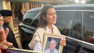 Pesan Cinta Raisa untuk Ibunda: Kamu Akan Selalu Bersamaku Seperti Jejak Tangan di Hatiku