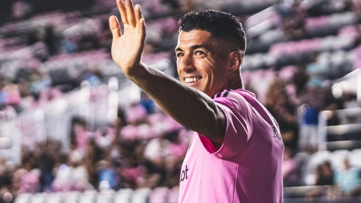 Suarez n'a pas joué pour un match parce qu'il a donné un coup de pied à un joueur de Nashville :