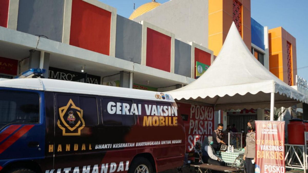 Apresiasi Pengadaan Mobil Vaksin Keliling, Anies: Percepat <i>Herd Immunity</i> dan Jangkau Wilayah Pelosok