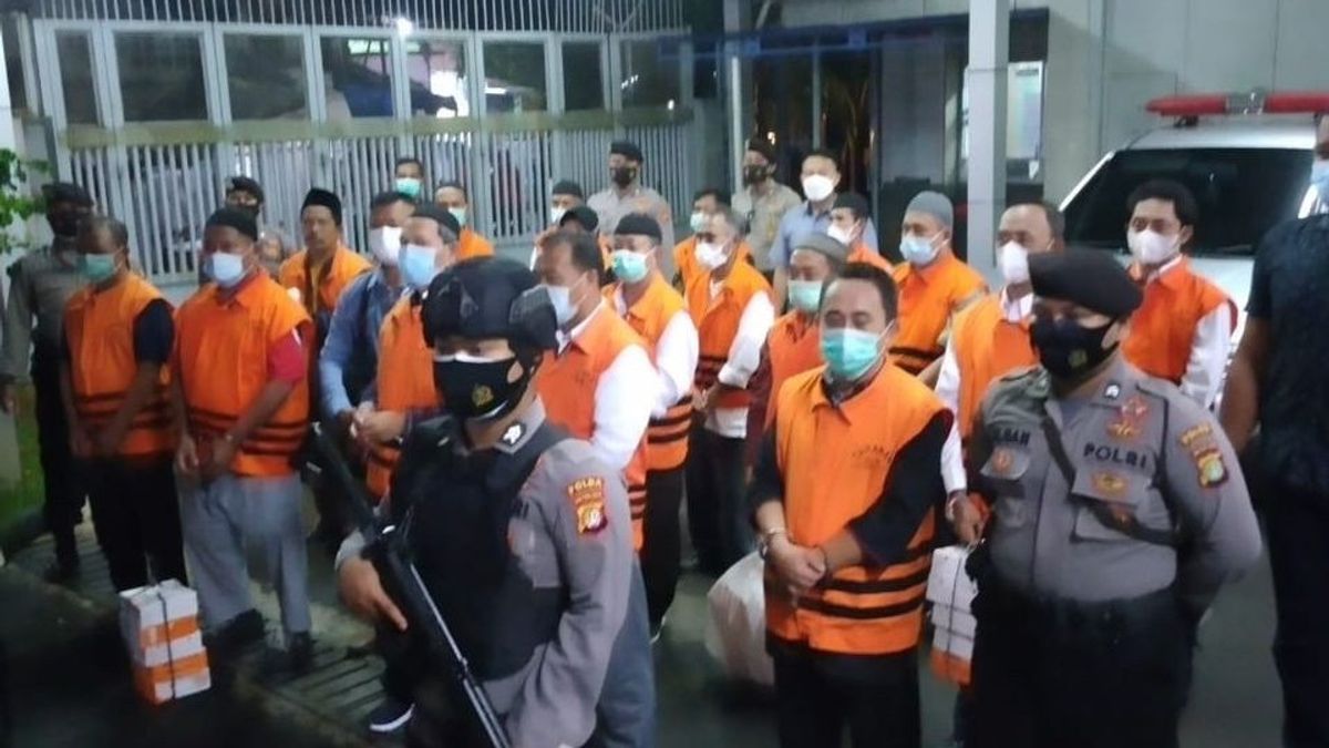 KPK Limpahkan Berkas Terdakwa Penyuap Bupati Probolinggo Nonaktif ke Pengadilan Tipikor Surabaya