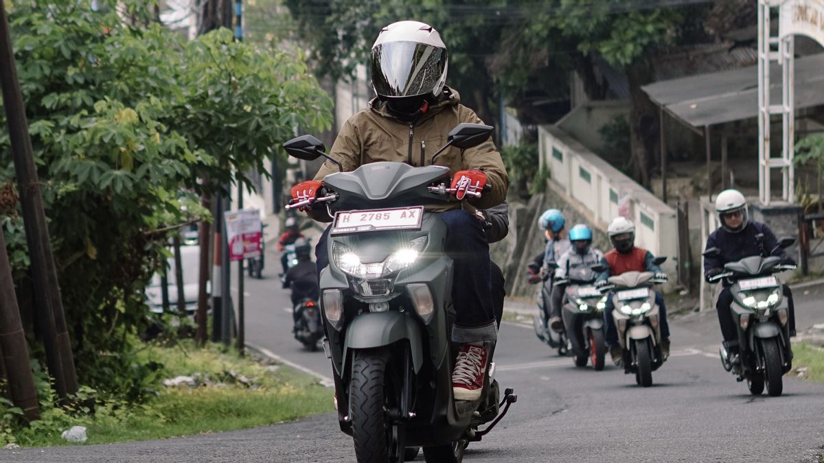 Yamaha Gear Ultima Test sur les routes urbaines et les montagnes centrale de Java