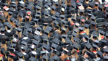 국회, LPDP 졸업생의 자랑스러운 외국인 자녀들에 대한 바이러스 성 추종자의 선택을 강화하도록 정부에 요청하다.