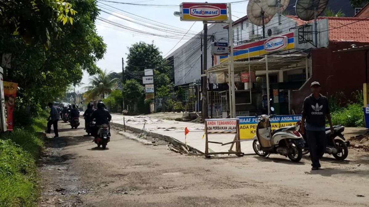 Le Gouvernement De La Ville De Depok Répare La Route White Sand Endommagée, 140 Mètres Terminée En 2 Mois