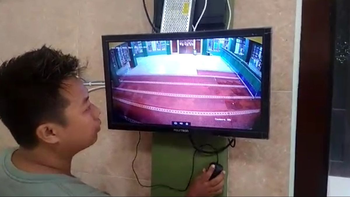 Pencuri Uang Kotak Amal Masjid di Situbondo Terekam CCTV, Pelaku Gondol Dana untuk Bangun Tempat Wudhu