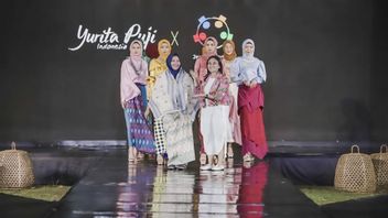 Lifting Jarpuk Rindang Weaving, Yurita Praises For Creating Elegant Muslim Clothing