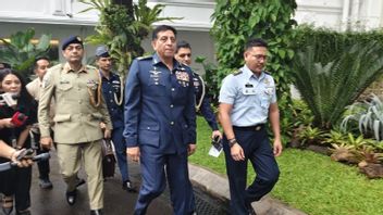 Ambassador and Chief of Staff of the Pakistan Air Force Visit the Presidential Palace