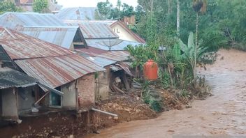 ムアラエニムの数十軒の家屋が浸水