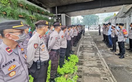 Polres Jakbar Terjunkan 200 Personel Jaga Titik Lintasan Aksi Unjukrasa Menuju Istana Negara dan DPR MPR RI