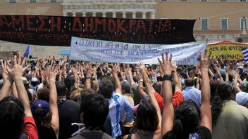 拒绝COVID-19疫苗接种，数千人在雅典举行抗议活动