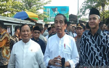 Ditemani Prabowo dan Ganjar, Jokowi Tinjau Harga di Pasar Grogolan Pekalongan