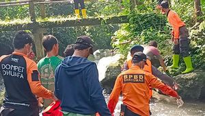 Tim SAR Evakuasi Jenazah Ibu Diro yang Tenggelam di Sungai Lingga Banyumas