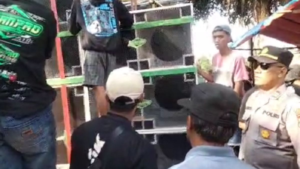 警方在Ponggok Blitar拆除嘉年华参加者音响系统