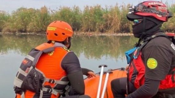 بينجارينغان - يواصل الفريق المشترك البحث عن صبي يبلغ من العمر 12 عاما فقد أثناء السباحة في كالي آدم بنجارينغان