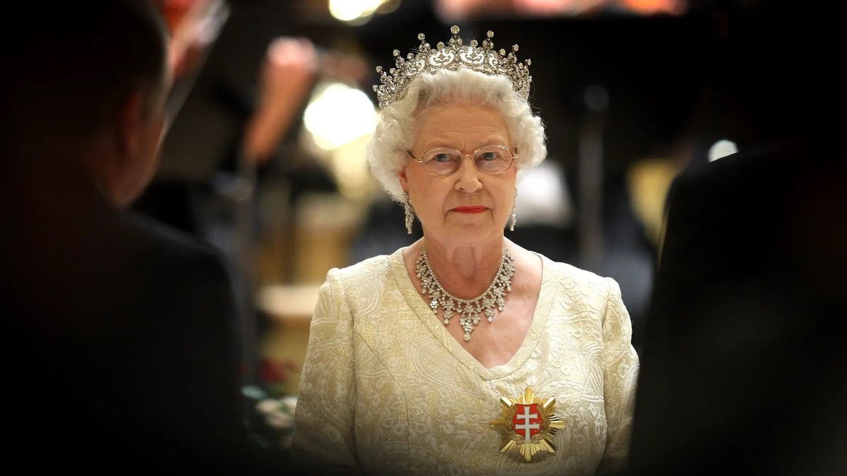 10 Potret Kenangan Ratu Elizabeth II, Pernah Belajar Berkuda dan Perawatan Mobil