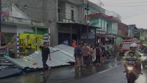 Puting Beliung Rusak Rumah Warga di Malangbong Garut