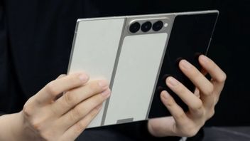 تيسنو تقدم أرقى الهواتف الثلاثية الرائدة في العالم: PHANTOM Ultimate G Fold Concept