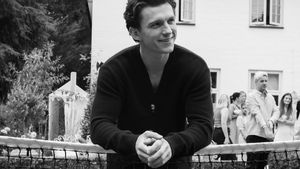 Potret Tom Holland Ikut Tren Main Padel, Cakepnya <i>Enggak</i> Ada Obat
