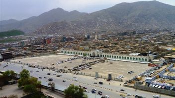 عقد إحياء لذكرى الراحلة أم طالبان المسؤولة، مسجد كابول الذي ضربه الانفجار، وثمانية قتلى