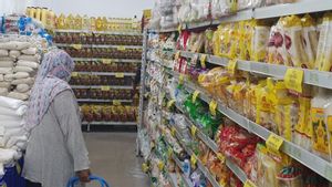 Dinas Perdagangan Palembang Pembelian Minyak Goreng HET Simirah dan PUJLE Rp14.000 Per Liter