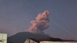 Gunung Marapi Erupsi Lontarkan Abu Vulkanik Setinggi 1 Kilometer