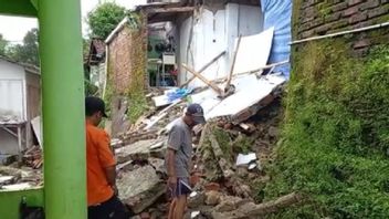 尼亚林东苏加武米的移动土地灾难损坏了数十所房屋