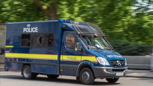 Police Arrest Man Related To Fire Of British PM's Private House