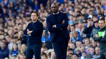  Viral Aksi Patrick Vieira Tendang Fan Everton Usai Crystal Palace Kalah, Hukuman Menanti