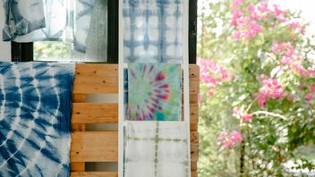 Getting To Know Shibori, The Fabric Dyeing Technique That Inspired Modern Tie Dye